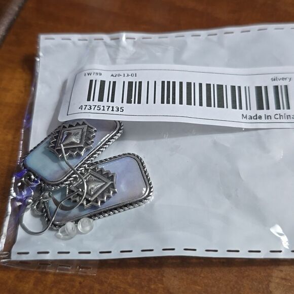 Boho western white gold plated rectangular earrings - Picture 6 of 9